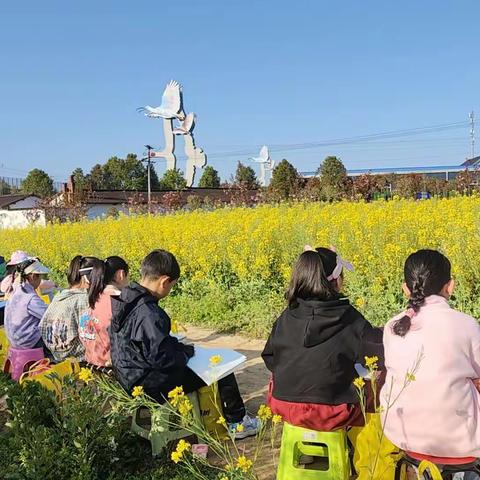 苹果树美术教育学员“与春同行，画花海”