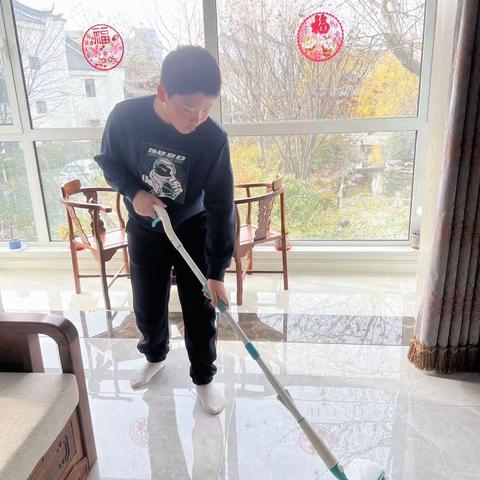 八年级10班开展“我是家庭小帮手技能大赛”