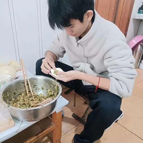 劳动砺心志，实践促成长