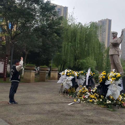 清明节扫墓祭祖、踏青