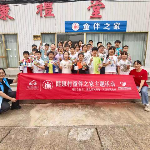 童伴之家母亲节手工活动：用纽扣花传递爱与感恩