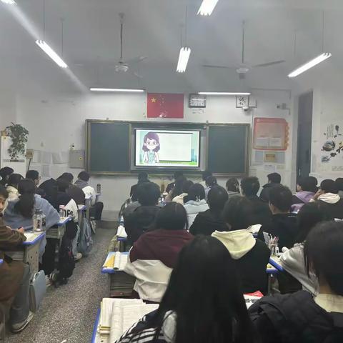8·期中考试表彰及总结班会