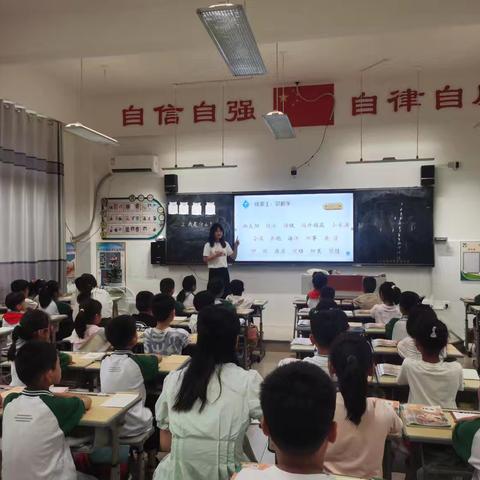 集思广益觅良策，齐心协力抓教学———平邑县第八实验小学语文学科第一单元集体备课活动