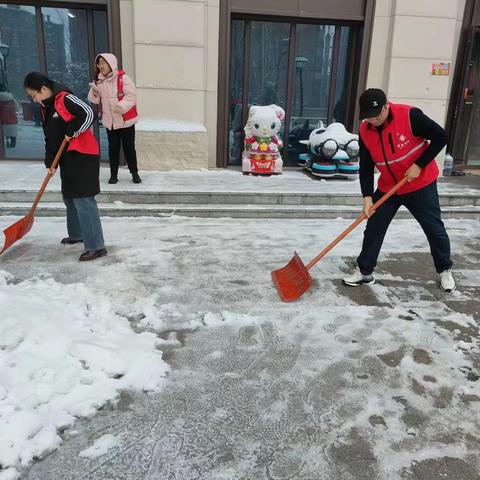 【产业高地 新城圣井】最冷下雪天，最暖扫雪人——圣井街道网格员扫雪除冰行动