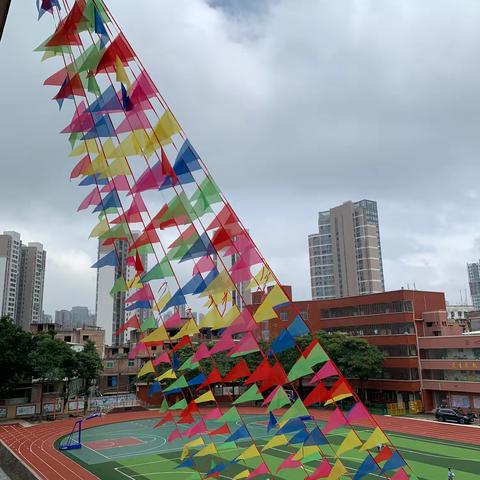 🌟快乐童年 梦想同行 🌟 童年是最美妙的，富有活力🤗。童年是最开心的，无忧无虑🤗。在这个充满欢乐的节日里，万物可爱，一切皆甜。 🎈祝大家六一儿童节 快乐 🎈