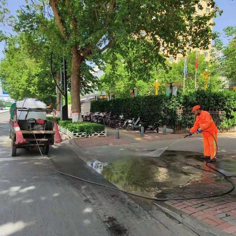 雨后及时清理路面 恢复道路环境卫生