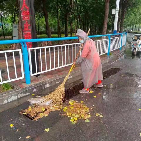 雨后集中清扫  恢复城市容貌