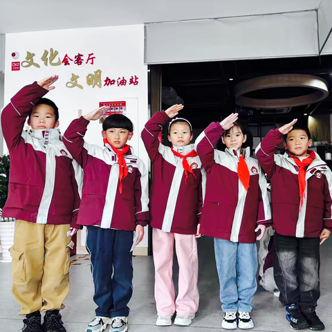 雷锋精神薪火传 追“锋”少年在行动