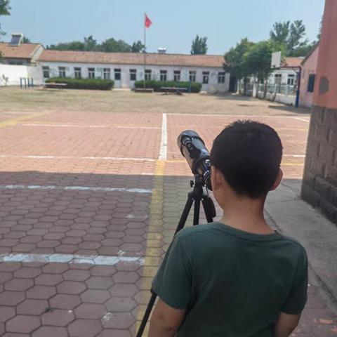 天文望远镜观察地面目标—树叶 ——连镇乡党庄小学