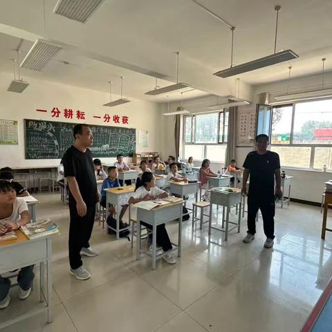 连镇中心校领导对辖区各幼儿园及各小学进行开学情况检查