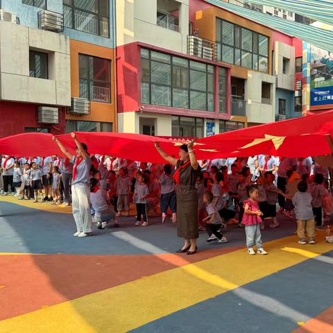 “致青春 忆童年”——响泉街社区筹备组与红黄蓝幼儿园共筑六一欢乐梦