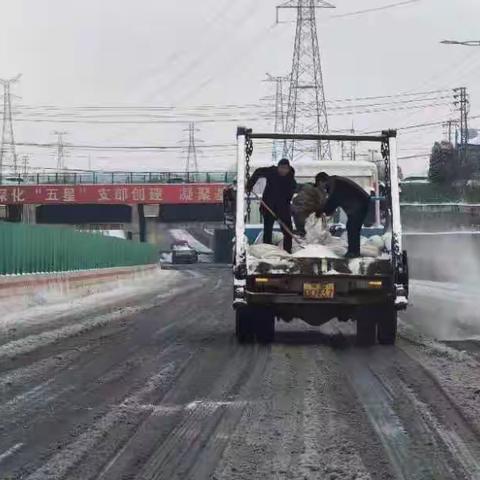 【保畅通·保民生】殷都区交通运输局迅速响应积极应对低温雨雪冰冻天气 全力保障公路安全畅通