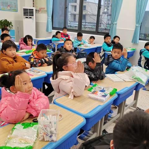 云飞小学一8班鲨鱼公园STEM主题课程《风速仪》剪影