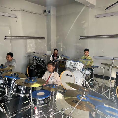 勤丰安誉培训学校吉他🎸，架子鼓🥁寒假招生啦！