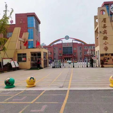 用心护学，为爱站岗———眉县实验小学三年级六班家长护学岗