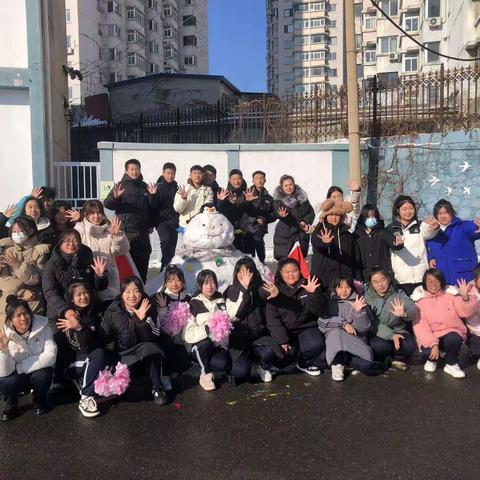 丹东中医药学校23级5班 我爱冰雪 炫彩青春❄️  堆雪人创意活动