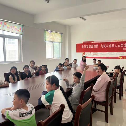 舞钢市民政局：开展“聆听英雄爱国情，共筑未成年人心灵成长港湾” 社区爱国主义教育活动