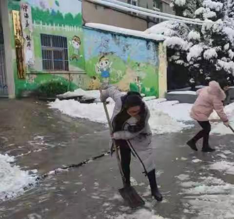 扫雪玉为尘，景和风复暄 -----段西小学师生除雪清障保安全