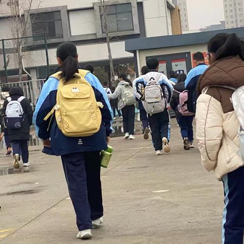 家校携手共育，齐心和谐共进