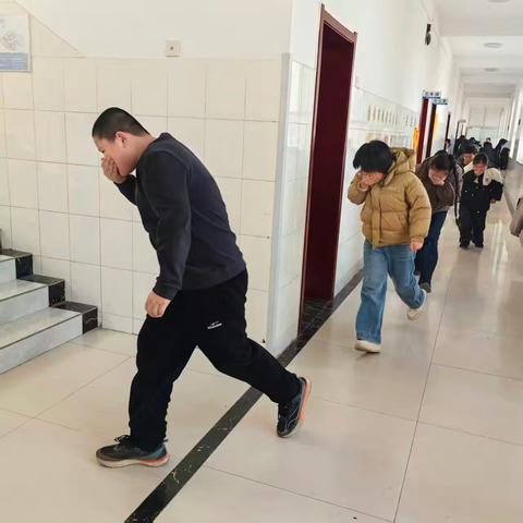 安全铭记于心 演练防患未然——高平小学防火演练