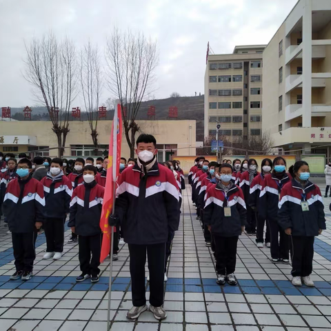 勿忘国耻 我辈自强 ———汉源初中2023年“国家公祭日”主题升国旗仪式