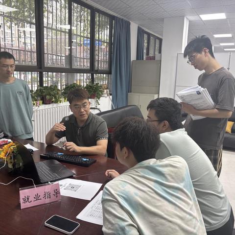 莲湖区在西安理工大学举办“启航未来 职通西理” 职业指导课活动 助力理工大学子明晰职业航向