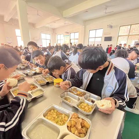 筑牢食品安全防线———肥乡区崔庄中学预防食物中毒演练