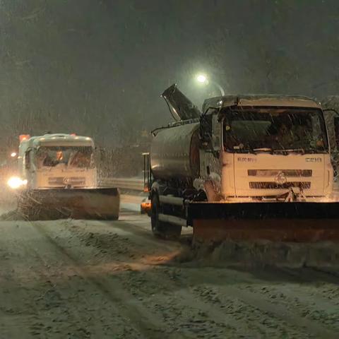 除雪保畅 护航回乡路