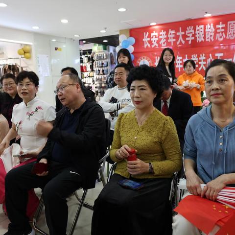 银发学子庆国庆 诗画雅韵迎中秋 ——长安老年大学志愿服务总队举办庆“双节”文化进社区活动