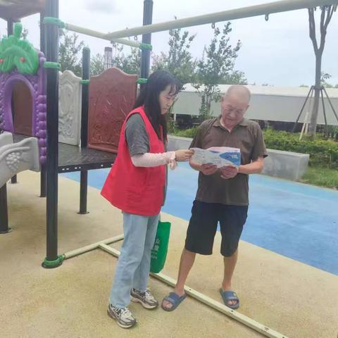 东西湖区慈惠街道渔门径社区开展“入户宣传零距离 垃圾分类入民心”宣传活动