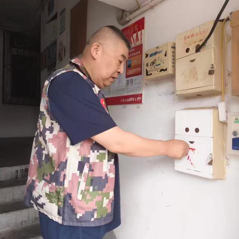 退役军人助力环境整治 擦亮社区文明底色