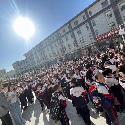 童心筑梦 ，探索成长——准旗实验小学开展参观少年宫研学活动