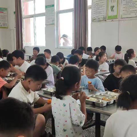 常佰屯小学 六月十八日为孩子们准备的午晚餐