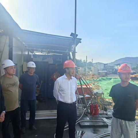 昌江县委常委吴增荣2025年四季度到金发豪园和红棉才郡二期检查安全生产及高层建筑防火工作