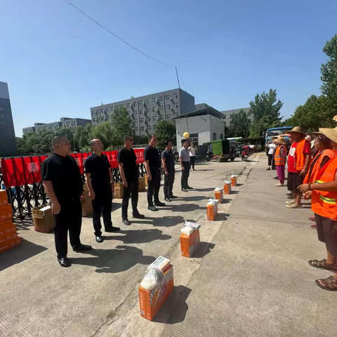 “高温送清凉 关怀沁人心” 东大街道开展夏日慰问活动