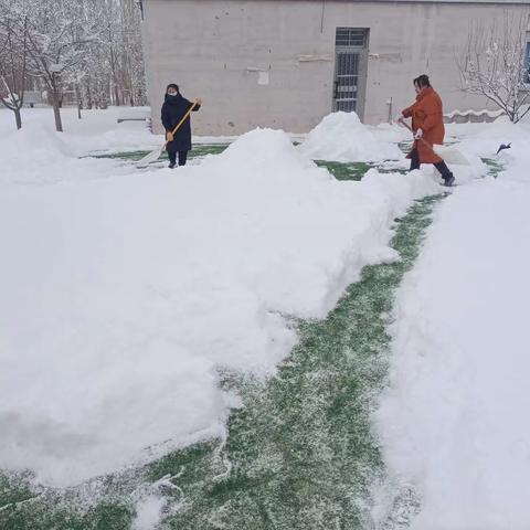 ❄️下雪啦！沁城乡中心幼儿园 邀你来堆雪人⛄️打雪仗~