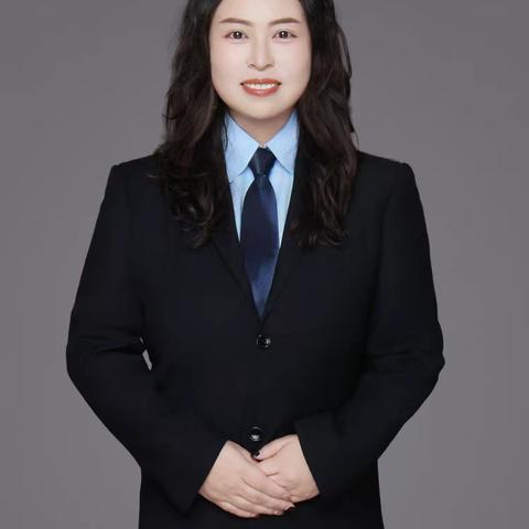 第三届“感动三中”2025最美资深教师——董云云
