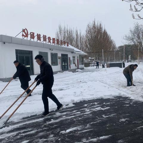 邱城镇：迎战风雪，以民生温度检验主题教育成效