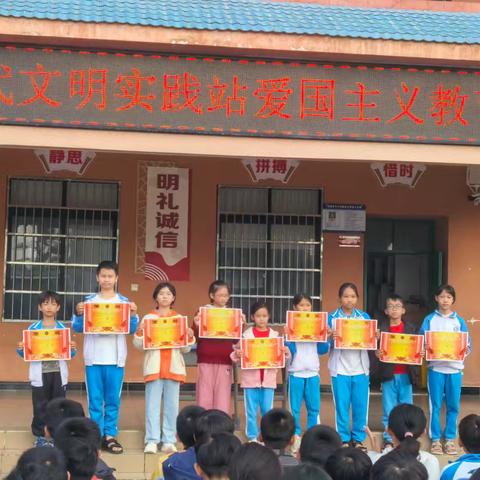学期收官谋新篇，寒期蓄力待春来——嘉积镇东山小学2025-2026学年第一学期期末总结大会