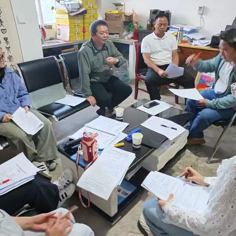 新华中心学校书法课题组教研活动