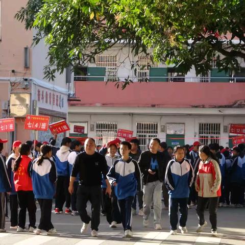 “燃梦一中，共赢孩子美好未来”——覃塘一中2024年秋季期七年级家长会