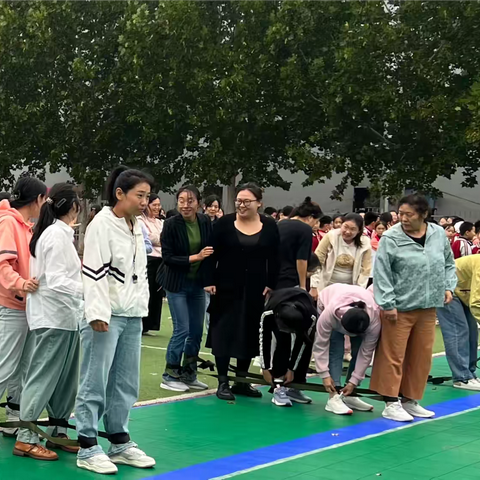 庆祖国华诞 展运动风采——都昌街道都昌小学迎国庆教职工巨人脚步活动