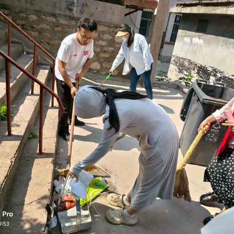 民生大小事 “沂心沂意”办｜胜利山社区开展环境卫生清理活动