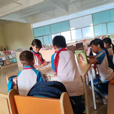 春风润稚伴书香——校园里的春日阅读时光