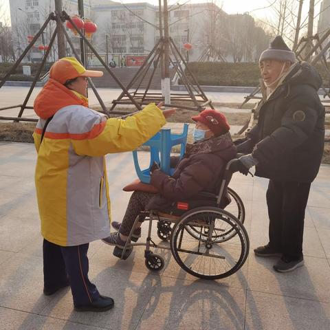 真情迎送乘客，奉献一片爱心