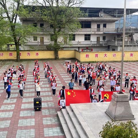 《清明祭英烈，传承永不忘》