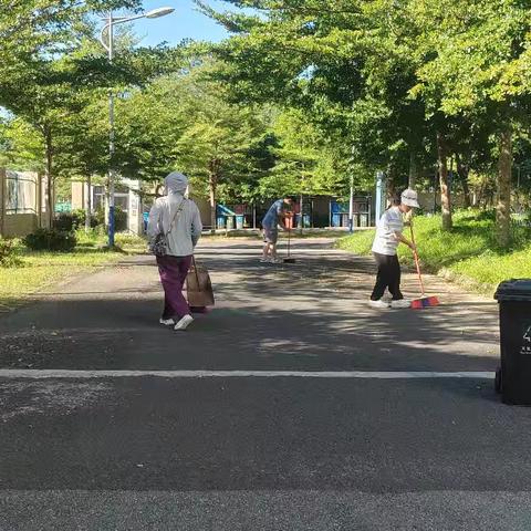 聚焦蚊虫防控 清洁校园环境 ——海口市滨海第九小学琼中附属实验小学开展基孔肯亚热预防大扫除活动