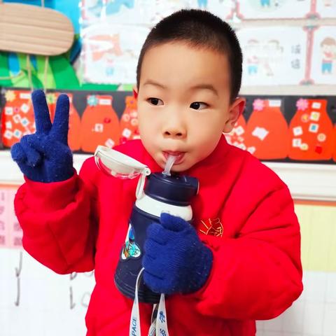 雅源幼儿园秋季学期中一班谭云匀小朋友成长档案