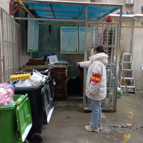 水文一社区督导检查院落垃圾分类工作