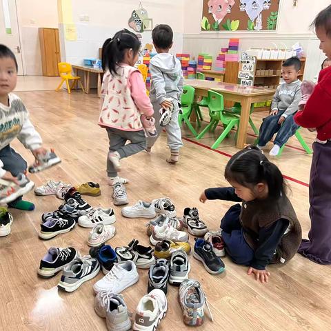 【我们的故事】小鞋子大学问——社会领域活动（香河二幼  小六班）